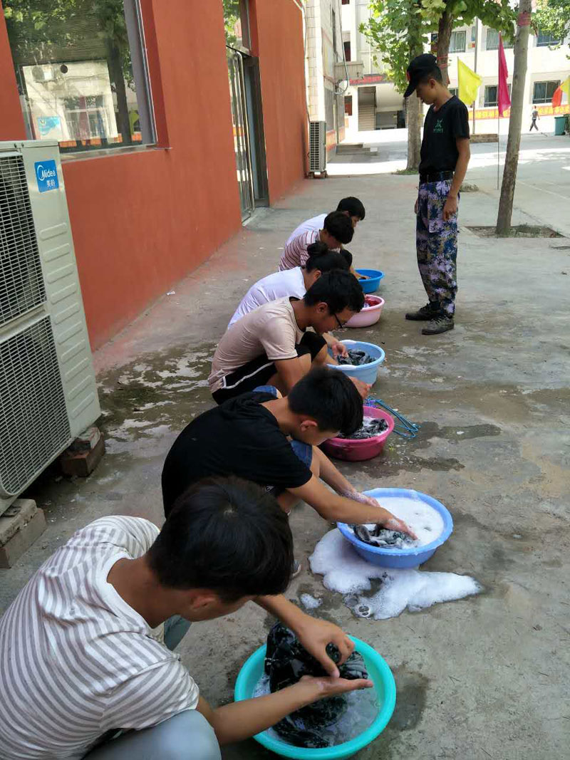 开云kaiyun官方网站老师教学生洗衣服